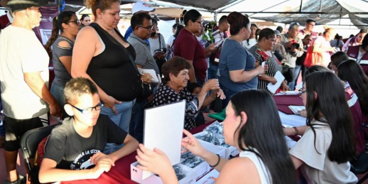 Con Sonora Atiende, Gobernador Durazo lleva servicios gratuitos a la colonia Pueblitos