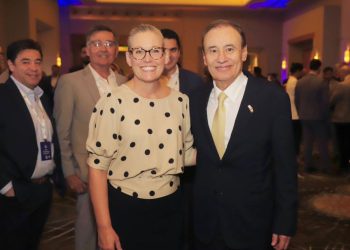 Inauguran Gobernador Durazo y Gobernadora Hobbs cumbre Sonora-Estados Unidos, Arizona-México en Phoenix