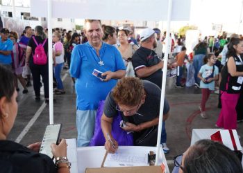 Gobernador Durazo cumple a familias hermosillenses; jornada gratuita de “Sonora Atiende” llega a la Nuevo Hermosillo