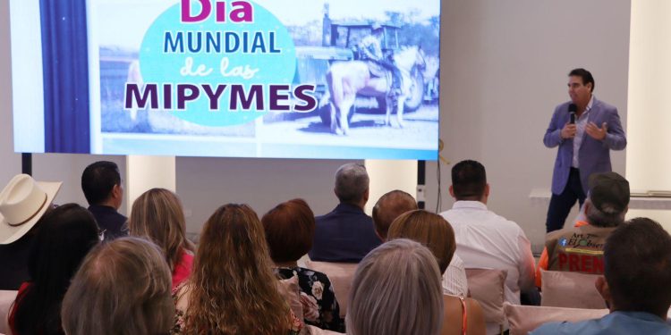 Reconoce el Ayuntamiento de Caborca a empresas con más de 50, 60 y 70 años de servicio