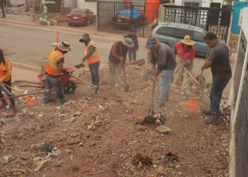 Inicia el Ayuntamiento de Guaymas con limpieza de casas abandonadas en Guaymas Norte