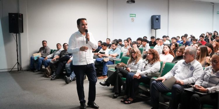 La transformación inicia en las aulas: Heriberto Aguilar