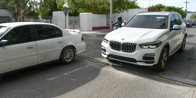 Inicia Gobierno de Hermosillo plan piloto de topes inteligentes en la calle Heriberto Aja