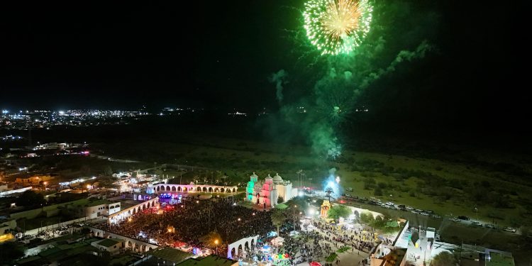 Miles de caborquenses abarrotaron Pueblo Viejo para unidos dar el ¡Grito de Independencia!