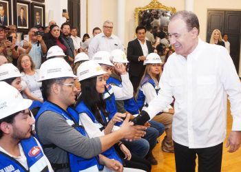 Estudiantes agradecen a Gobernador Durazo oportunidad de vinculación con la industria