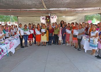 Concluye Ayuntamiento de Guaymas curso de bordado en Vícam