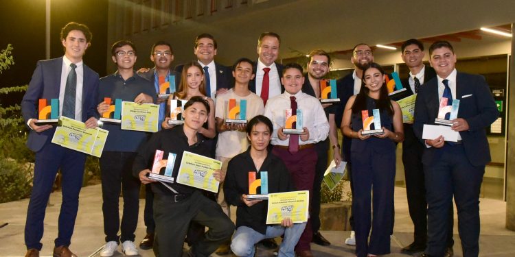 Destaca Toño Astiazarán talento de jóvenes en Premio Municipal de la Juventud 2025
