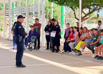 Policía Estatal en acciones para la prevención del delito en Los Olivos