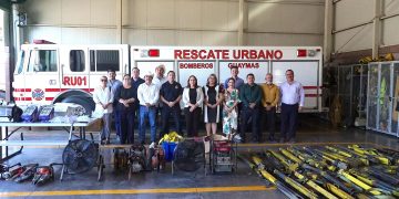Entrega Ayuntamiento de Guaymas equipo a Bomberos