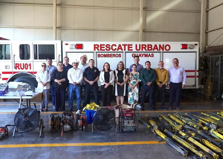 Entrega Ayuntamiento de Guaymas equipo a Bomberos