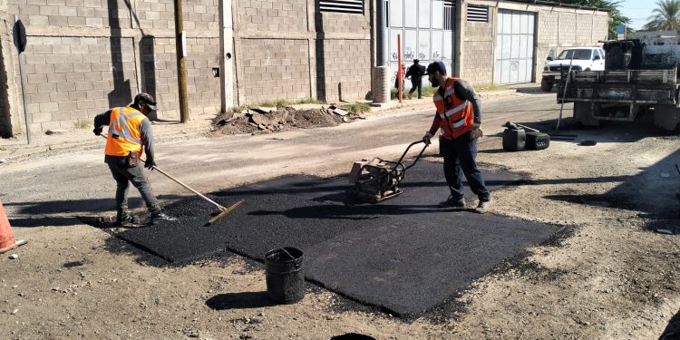 Trabajarán cuadrillas de bacheo en colonias del Norte y Sur de la ciudad
