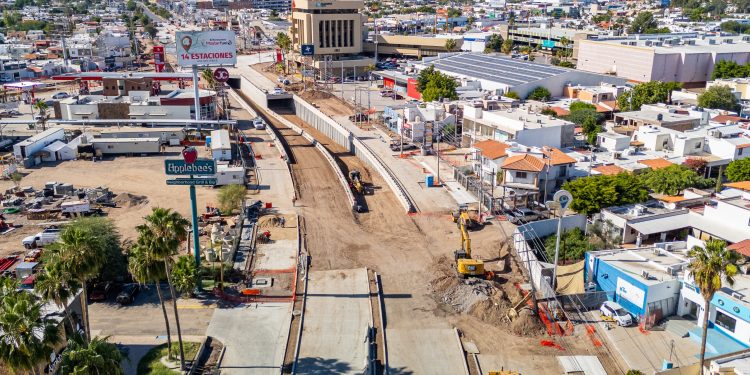 Paso a desnivel Colosio Solidaridad presenta un avance del 80%