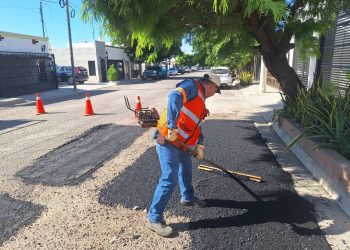 Repara Ayuntamiento Hermosillo vialidades en 12 colonias más