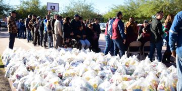 Entregó el alcalde Abraham “El Cubano” Mier apoyos alimentarios a familias de Caborca