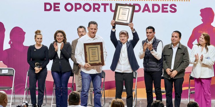Alfonso Durazo reconoce y fortalece a atletas sonorenses con 540 becas