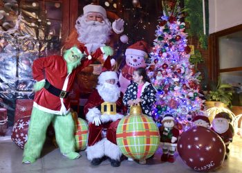 Estrena Trolebús Turístico de Hermosillo la ruta navideña con Santa y El Grinch
