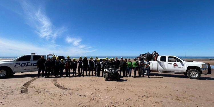 Realizan Campaña de Playas Limpias en “El Desemboque”
