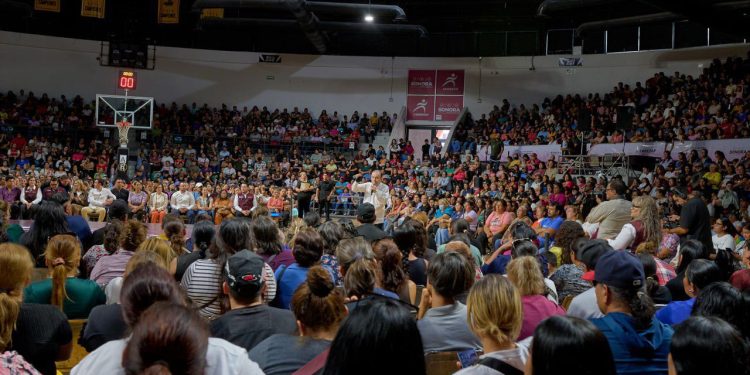 Gobernador Durazo fortalece economía de 16 mil familias con tarjetas de oportunidades del Bienestar