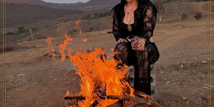 Alicia Gil regresa a la escena musical con el tema “Ardiente tentación”