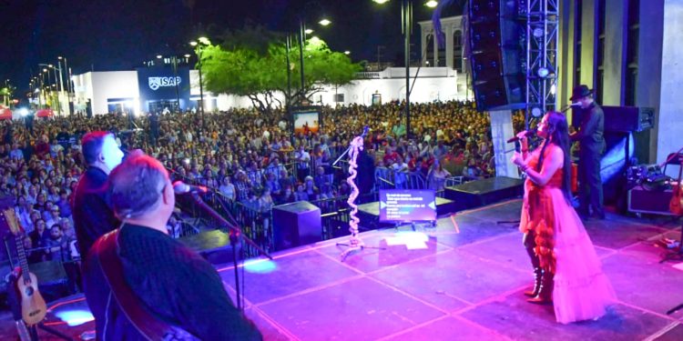 Llenan Lila Downs y Chetes de música e identidad mexicana el foro Bicentenario de las Fiestas del Pitic 2026