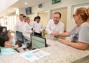 Gobernador Durazo impulsa capacitación a médicos con mil becas para fortalecer atención a la salud
