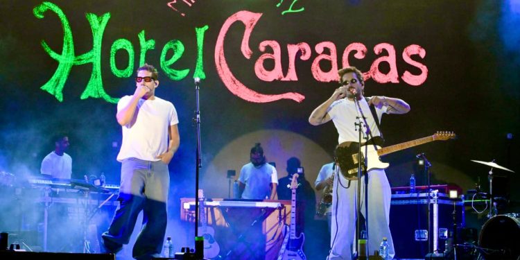 Mau y Ricky ponen a cantar a miles en el arranque de las Fiestas del Pitic 2026