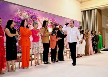 Gobernador Alfonso Durazo reconoce a madres trabajadoras al servicio del Gobierno de Sonora