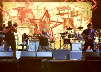 Con cumbia, rock y ska, El Gran Silencio conquista el Alonso Vidal en Fiestas del Pitic
