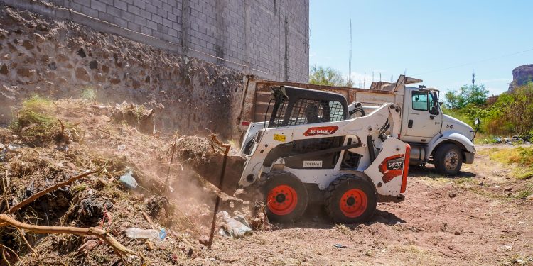 Refuerza Ayuntamiento de Guaymas limpieza profunda en arroyos ante próxima temporada de lluvias
