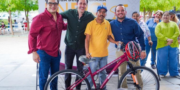 Gobierno de Sonora fortalece la movilidad con entrega de bicicletas en San Pedro El Saucito