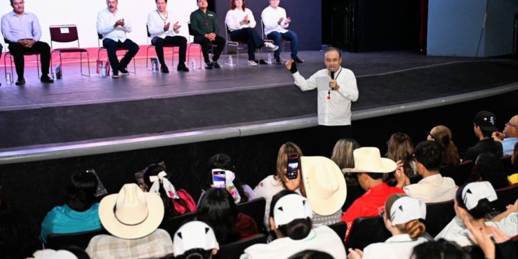 Con beca Gertrudis Bocanegra, Gobernador Durazo y Presidenta Sheinbaum universalizan apoyos en educación superior