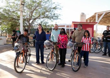 Gobierno de Sonora lleva jornada de atención y apoyo a jóvenes de Punta Chueca
