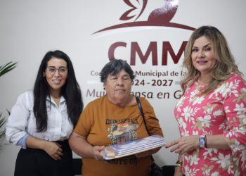Entregan útiles escolares, ropa y calzado a familias en situación de vulnerabilidad.