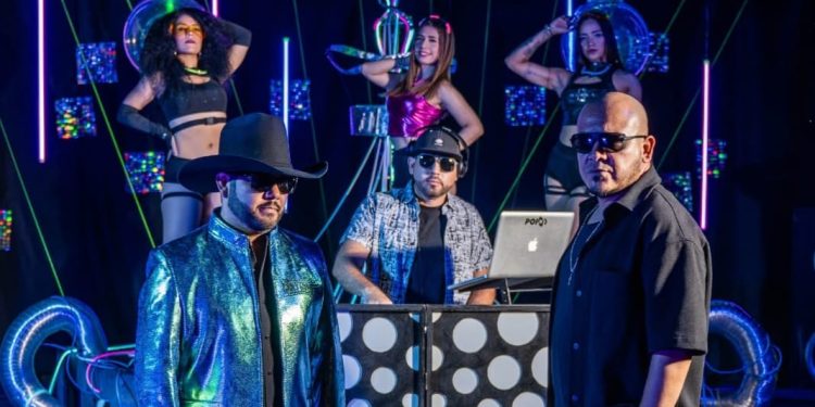 Parrandero y Mujeriego! une el talento de El Pelón del Mikrophone, Kikin y Los Astros y DJ Yair Martínez