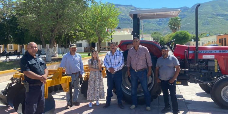 Lleva Sagarhpa maquinaria agrícola a productores de la sierra