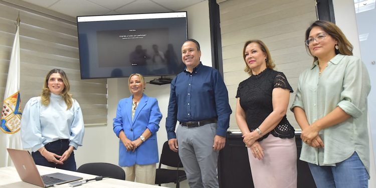 Anuncia Toño Astiazarán  más ganadores de los  un kits de paneles solares