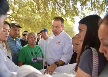 lleva presidente Toño Astiazarán acciones de servicios básicos a Bahía de Kino