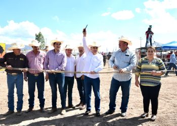 Fortalecemos el turismo y educación en la Sierra Alta, con Circuito de Rodeo y entrega de becas, tablets y bicicletas: Alfonso Durazo
