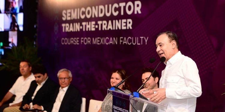 Capacitamos nuestro talento humano para aprovechar industria de semiconductores: Alfonso Durazo