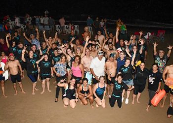 Inicio exitoso del Kino Fest con Nado Nocturno Neón