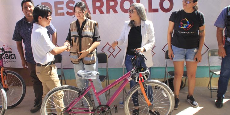 Entrega Gobierno de Sonora casi un millón de pesos en programas sociales para familias vulnerables del norte de Hermosillo