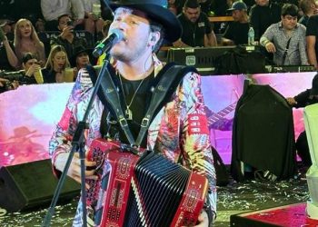 Grupo Edición Especial pone a vibrar el palenque de Culiacán