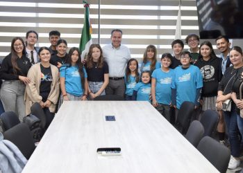 Entrega Toño Astiazarán apoyo municipal a Grupo de Danza folklórica mexicana WIIKIT