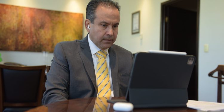 Suma Toño Astiazarán apoyo del Fondo Deportivo del IDH para cuatro deportistas