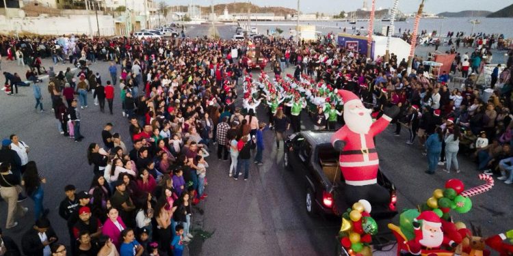 DIF Municipal de Guaymas realiza con éxito su  Desfile Navideño.