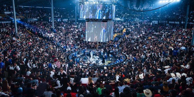 Fuerza Regida llena el Palenque en su primera presentación en Culiacán