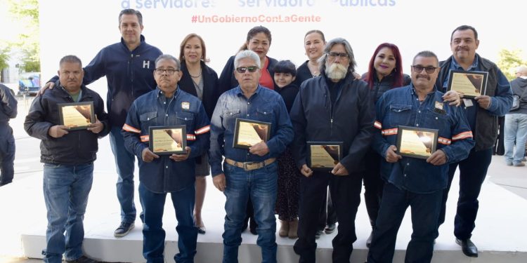 Reconoce Ayuntamiento de Hermosillo a servidores públicos municipales