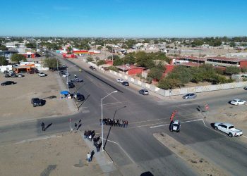 Entrega Alcalde Santos González Yescas  rehabilitación de crucero escolar