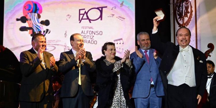 Clausura gobernador Alfonso Durazo las actividades de la 39 edición del FAOT