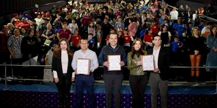 Acuerda Toño Astiazarán con Cinépolis proyección de mensajes de combate al abuso sexual infantil
